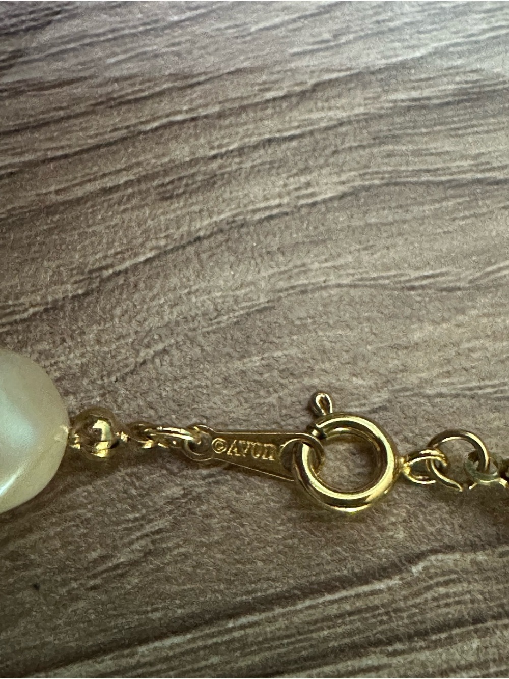 Avon Cream Pearl-Look Graduated Bead Necklace with Monet Stud Earrings - Picture 6 of 6